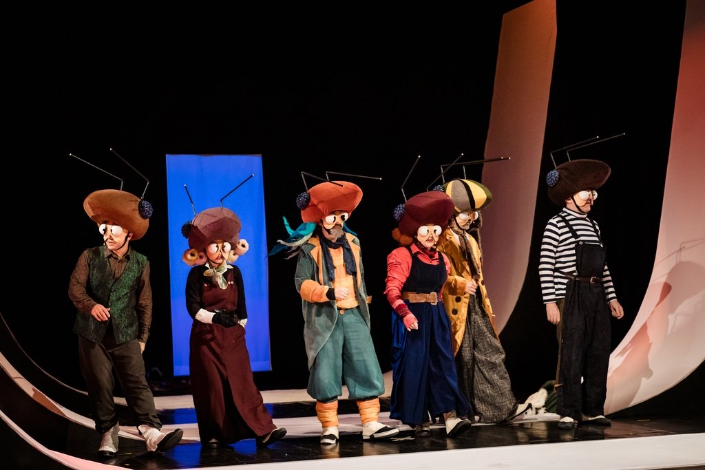 teatralny-recykling-familijny-zauroczy-dzieci-129561