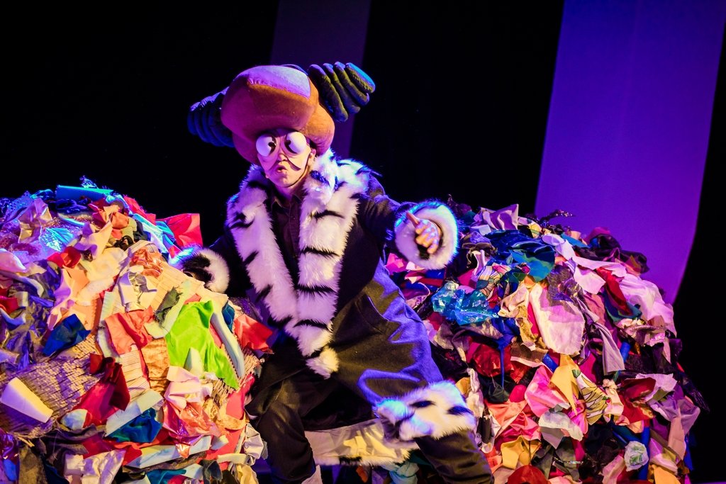 teatralny-recykling-familijny-zauroczy-dzieci-129561