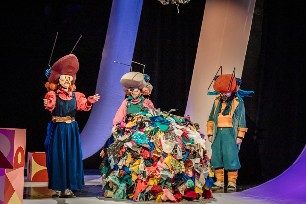 teatralny-recykling-familijny-zauroczy-dzieci-129561