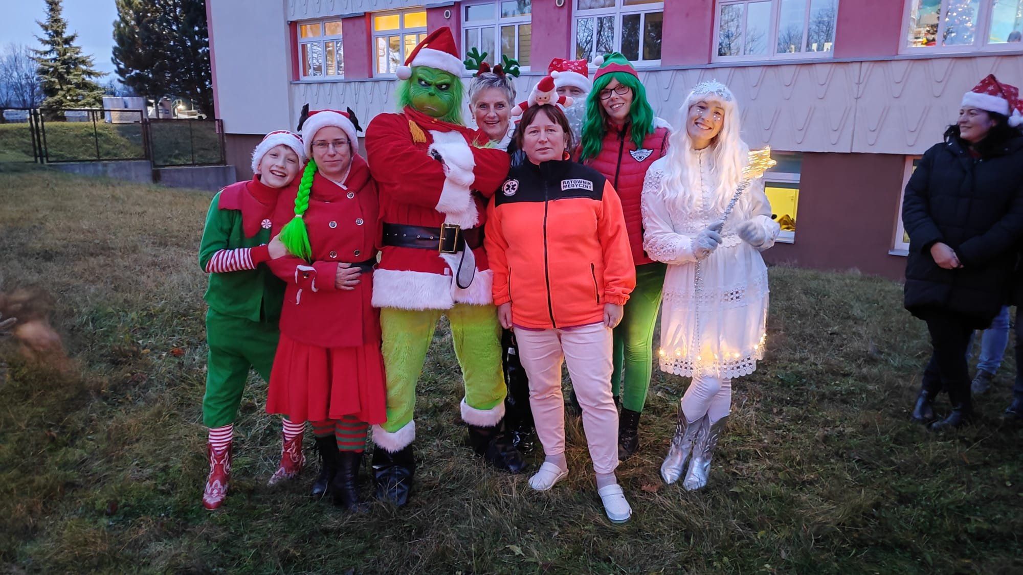 mikoaj-odwiedzi-dzieci-w-jeleniogorskim-szpitalu-129596