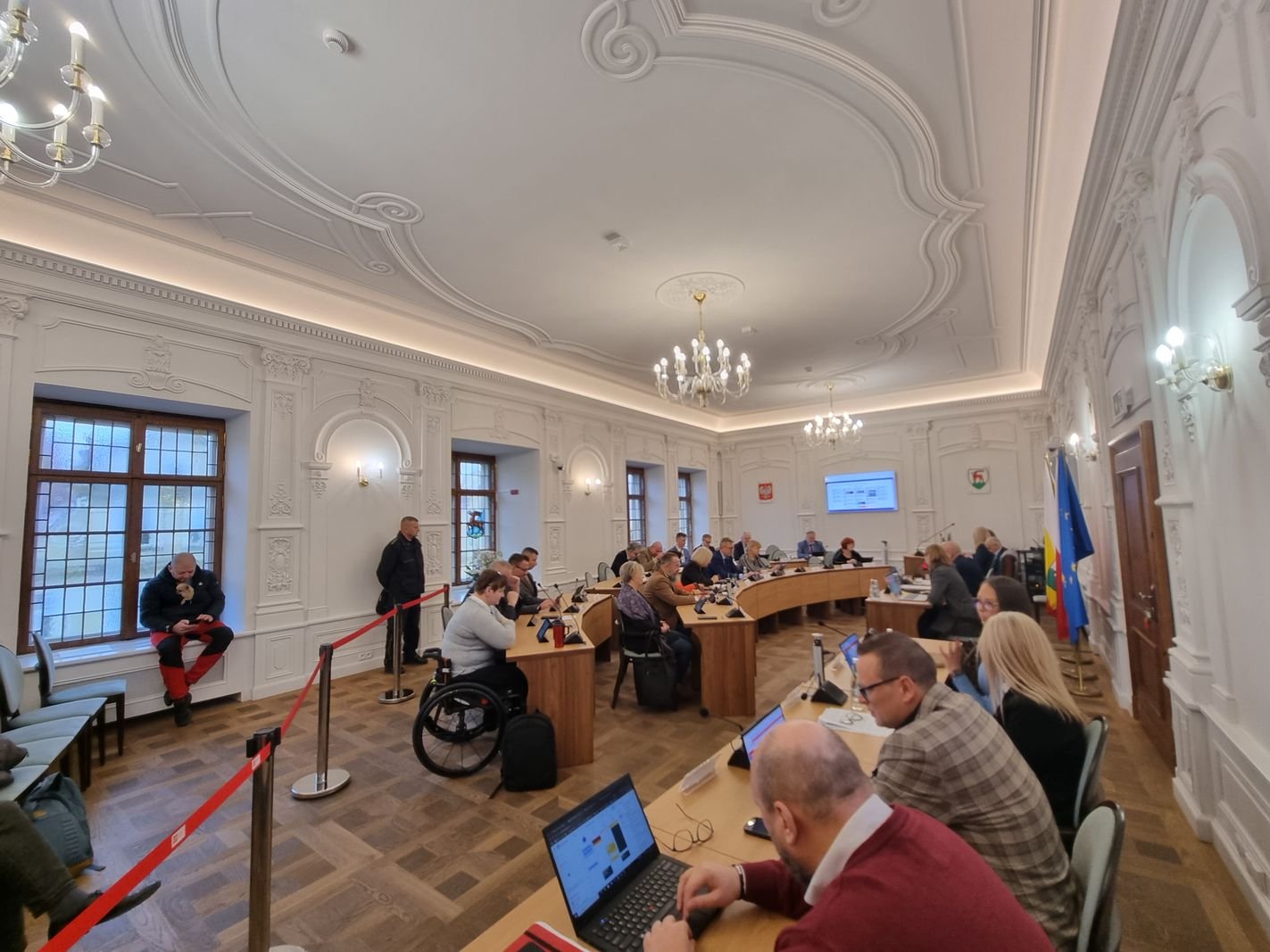 chec-pomocy-powodzianom-czy-polityczny-cyrk-129689