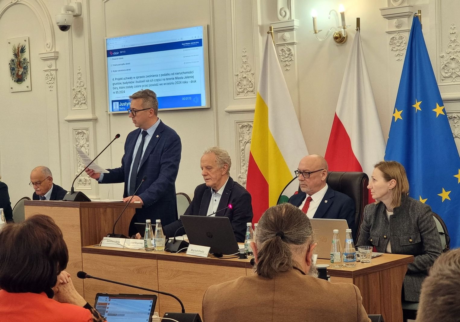 chec-pomocy-powodzianom-czy-polityczny-cyrk-129689