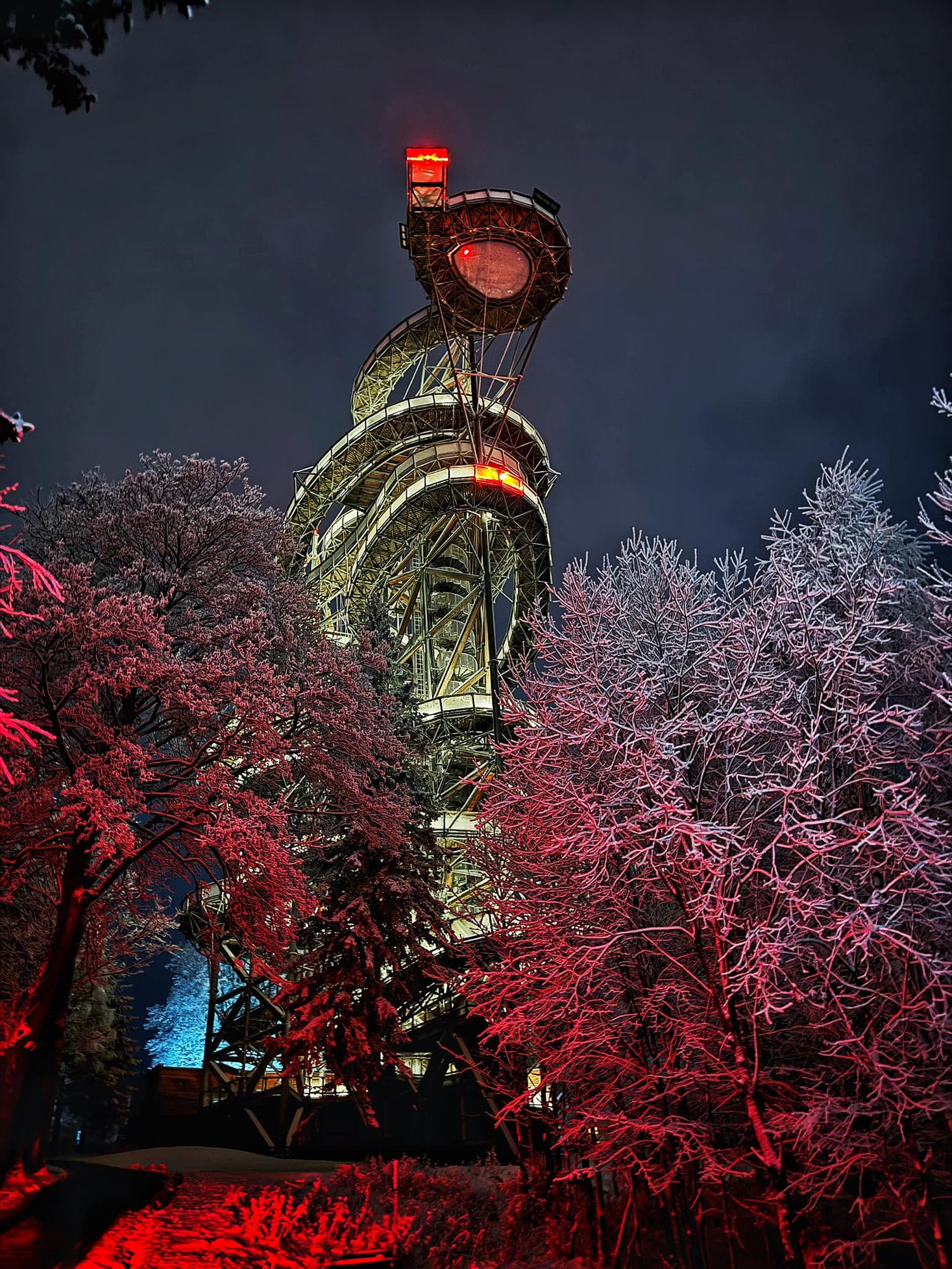 przepiekny-swieradow-po-zmroku-129731