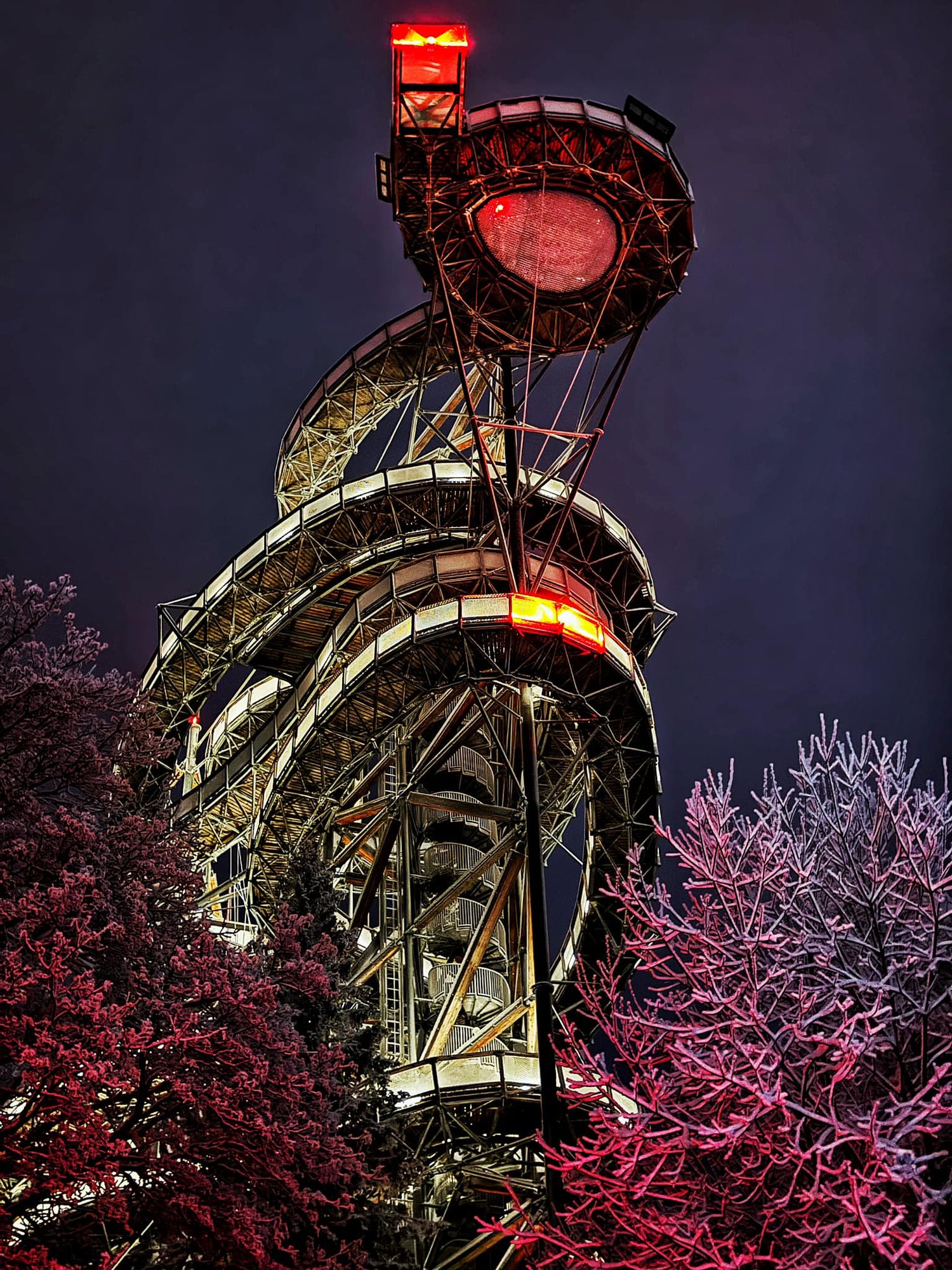 przepiekny-swieradow-po-zmroku-129731