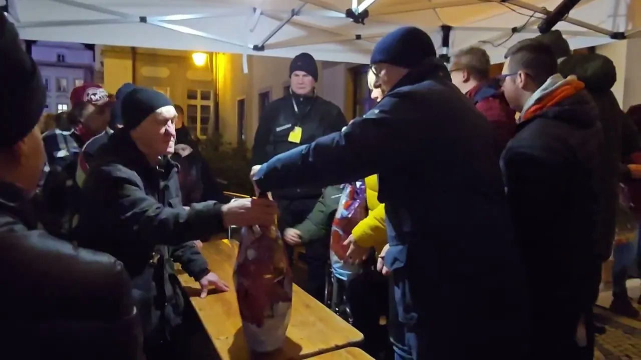 kolejki-po-choinki-i-paczki-129770