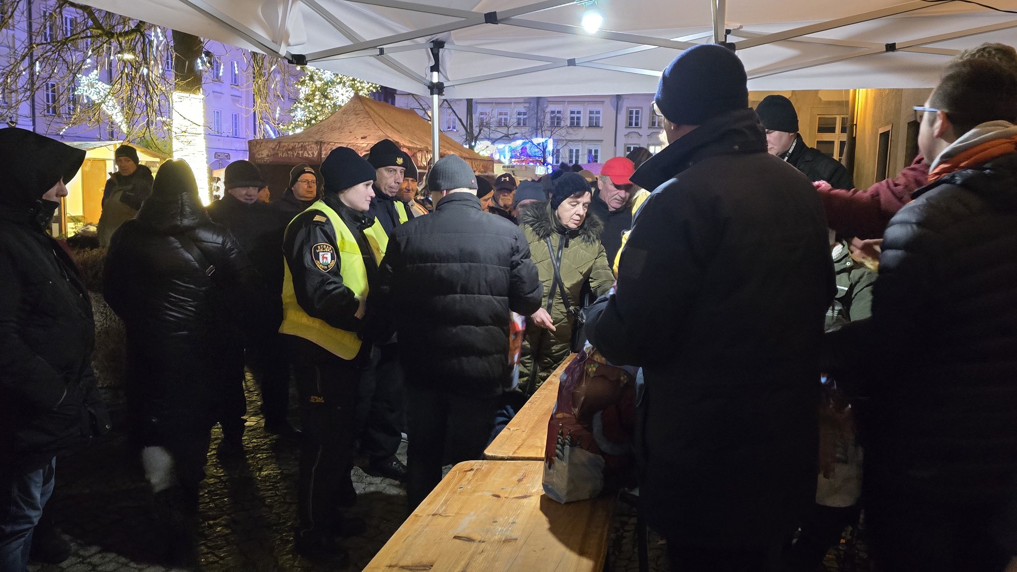 kolejki-po-choinki-i-paczki-129770