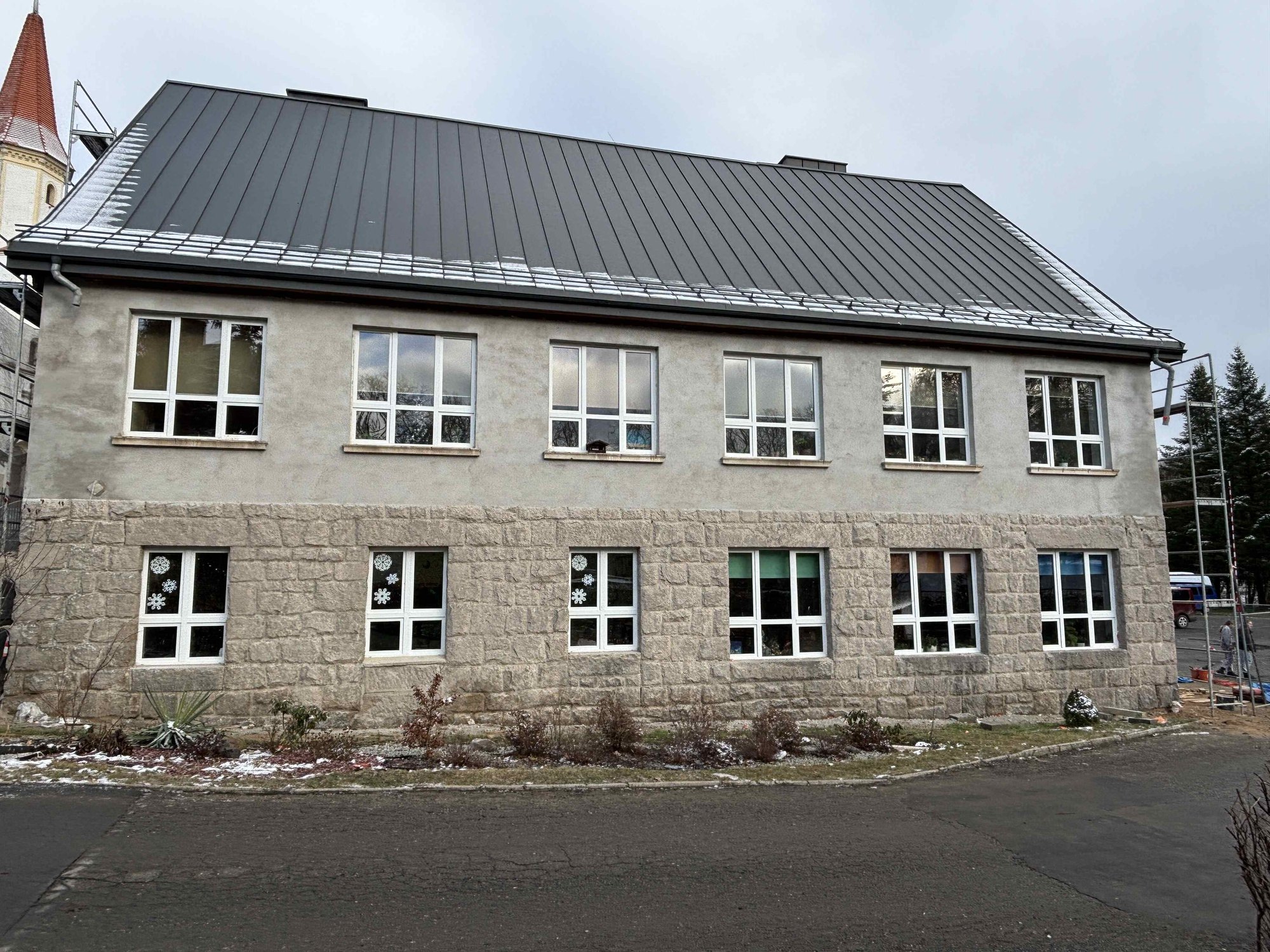 wyremontowany-szkolny-dach-129771