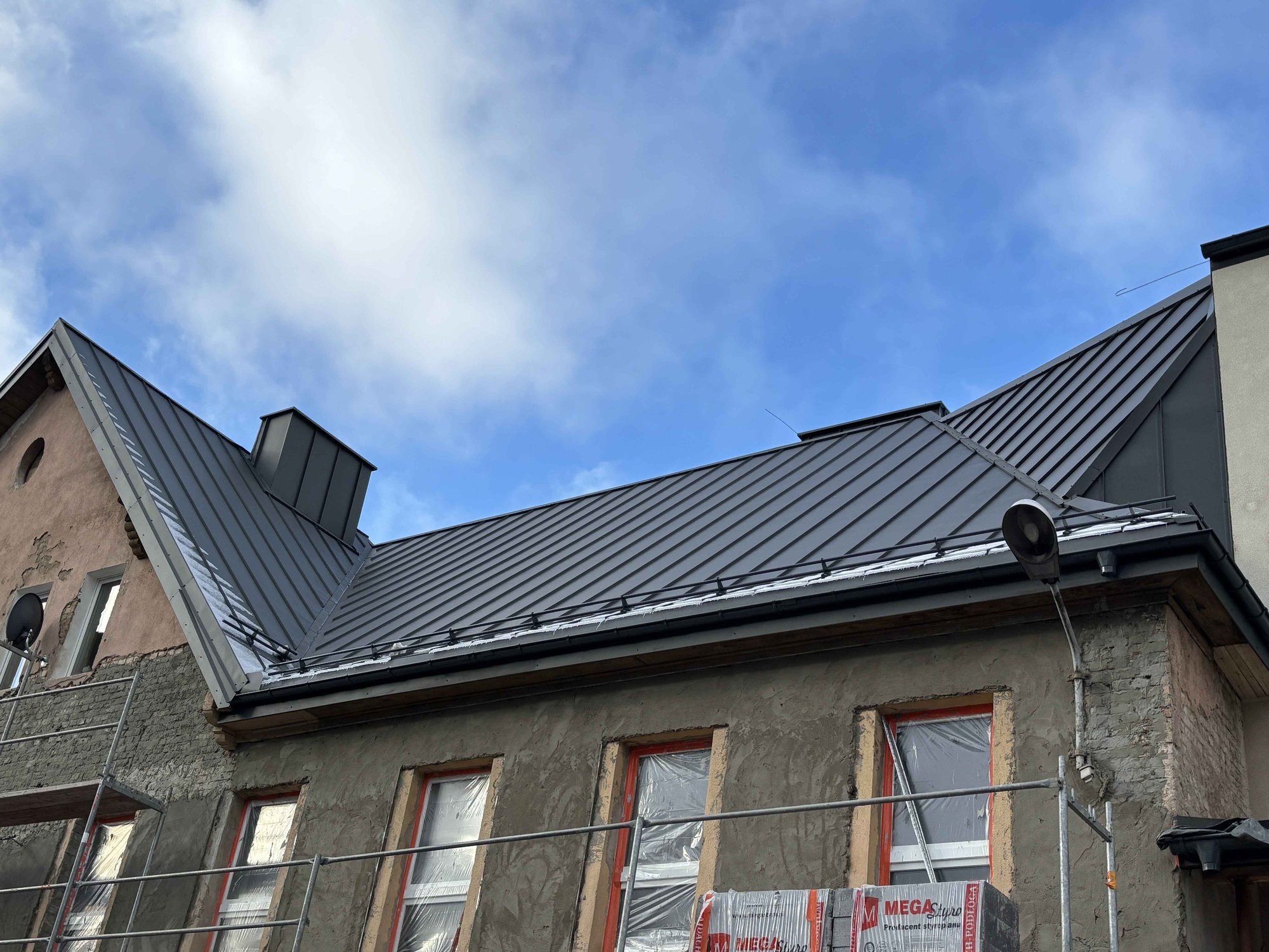 wyremontowany-szkolny-dach-129771