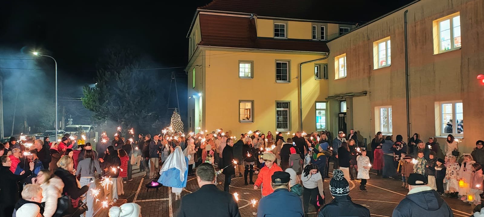 koledowanie-przy-szkole-129925