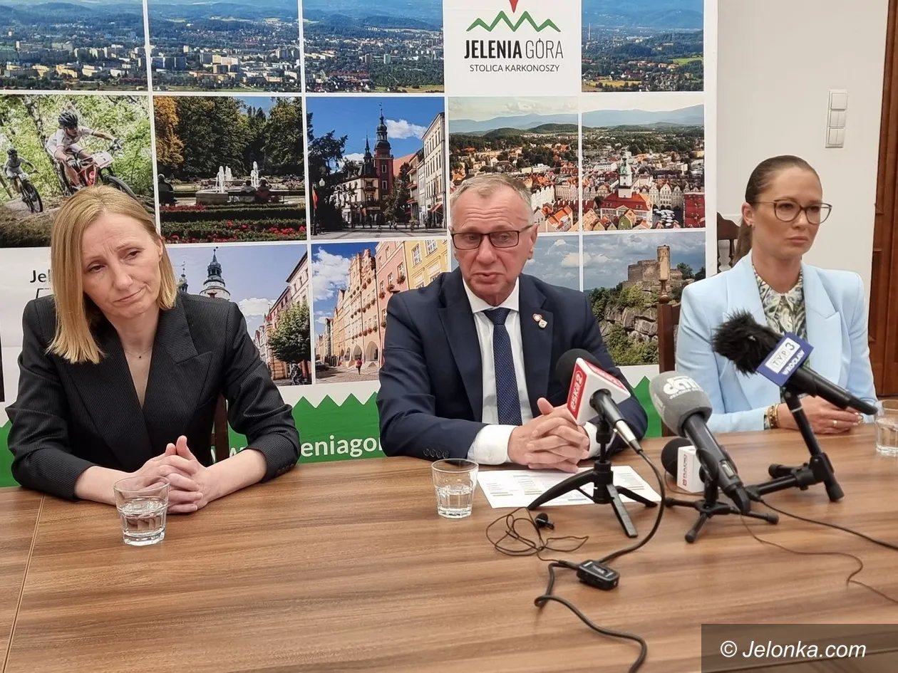 Renata Kwiatek na zdjęciu z lewej