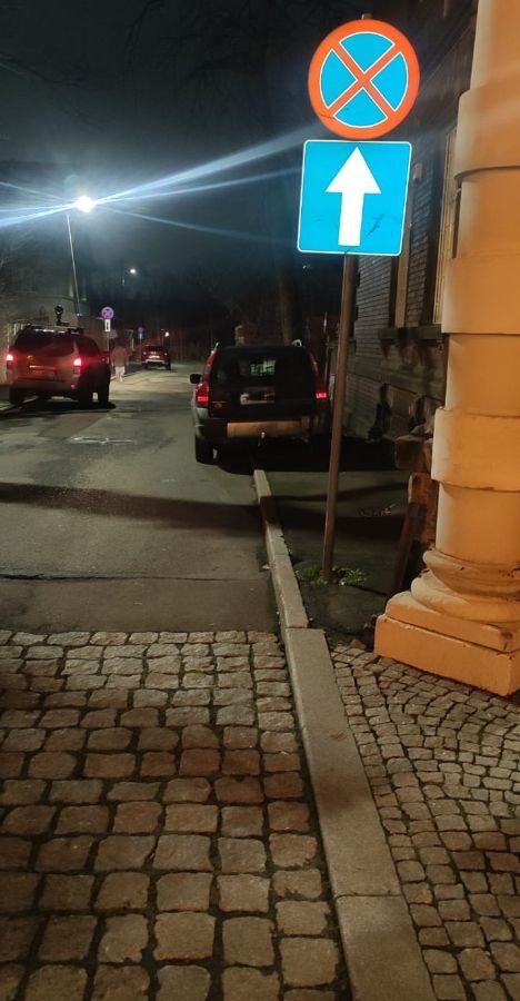 zapomnieli-ze-tak-sie-nie-parkuje-129983