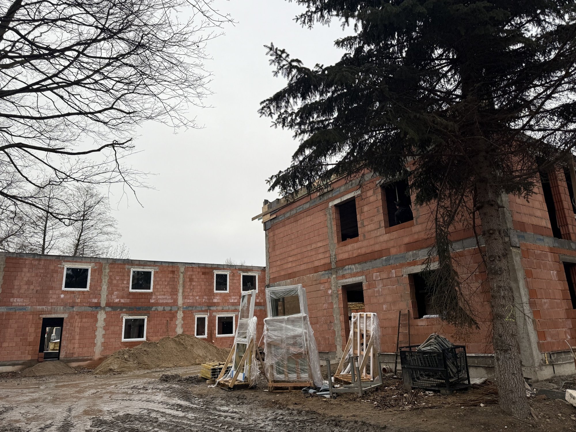 bya-bursa-zmienia-sie-w-centrum-dla-seniorow-130026