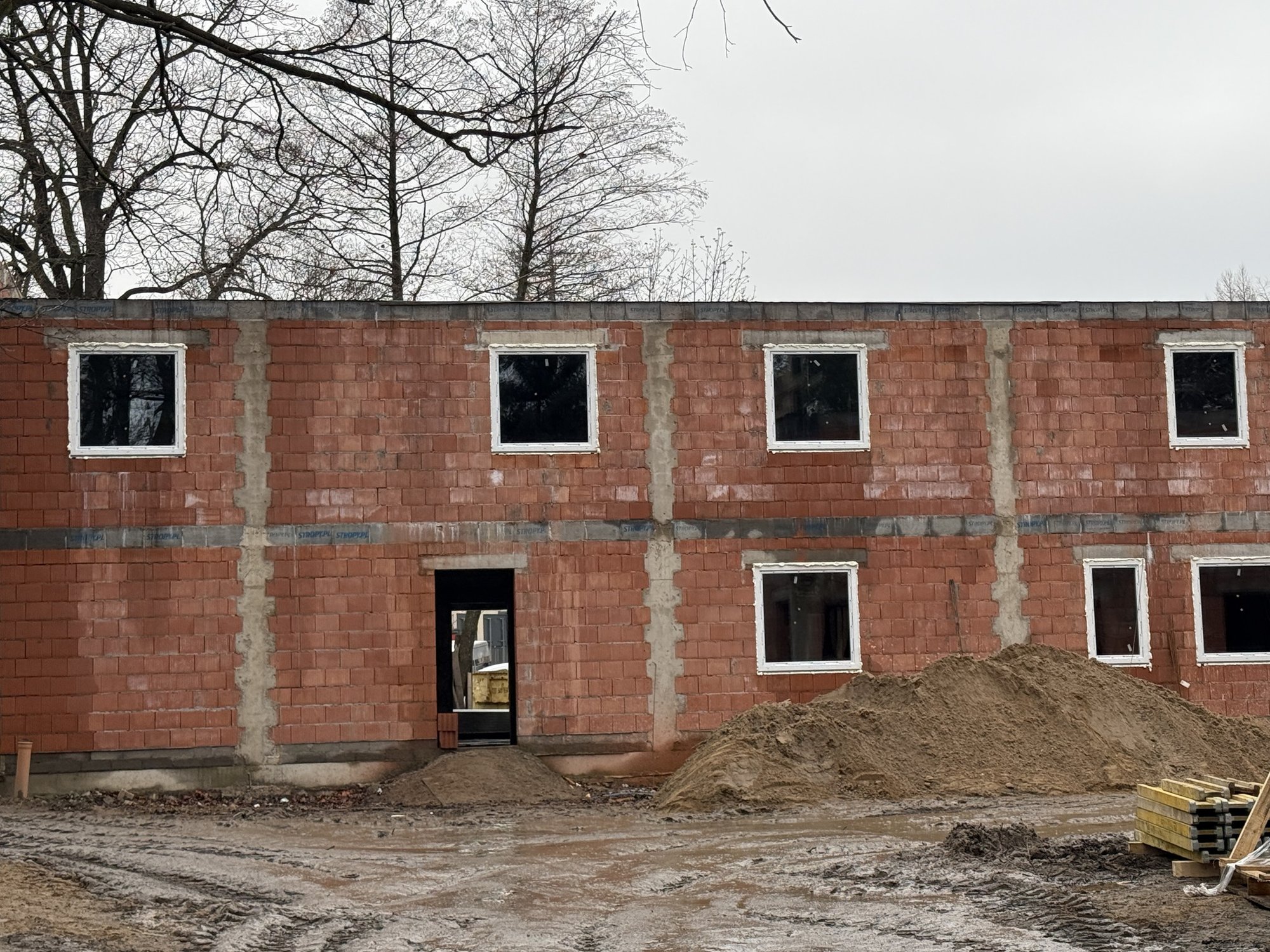 bya-bursa-zmienia-sie-w-centrum-dla-seniorow-130026