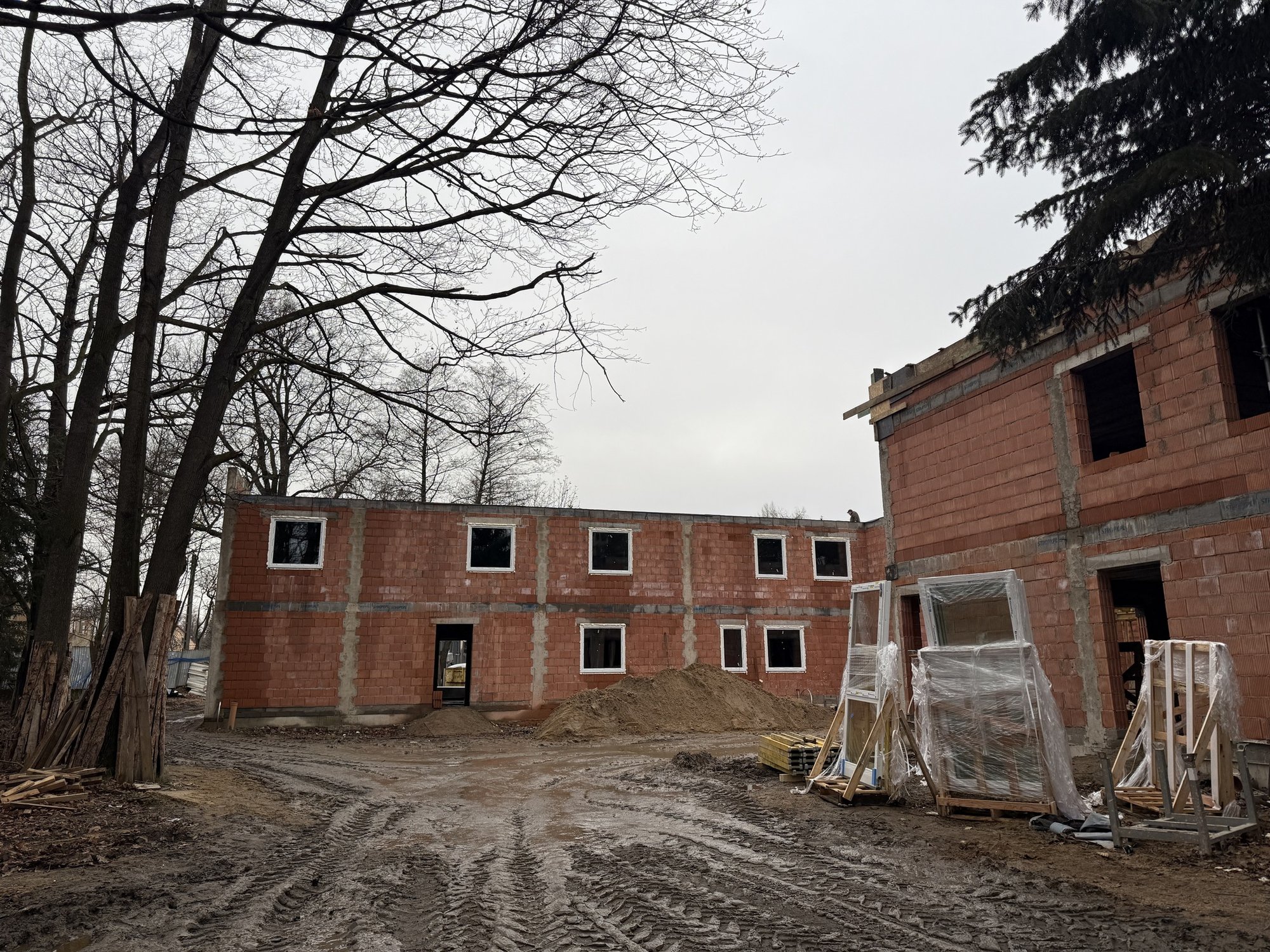 bya-bursa-zmienia-sie-w-centrum-dla-seniorow-130026