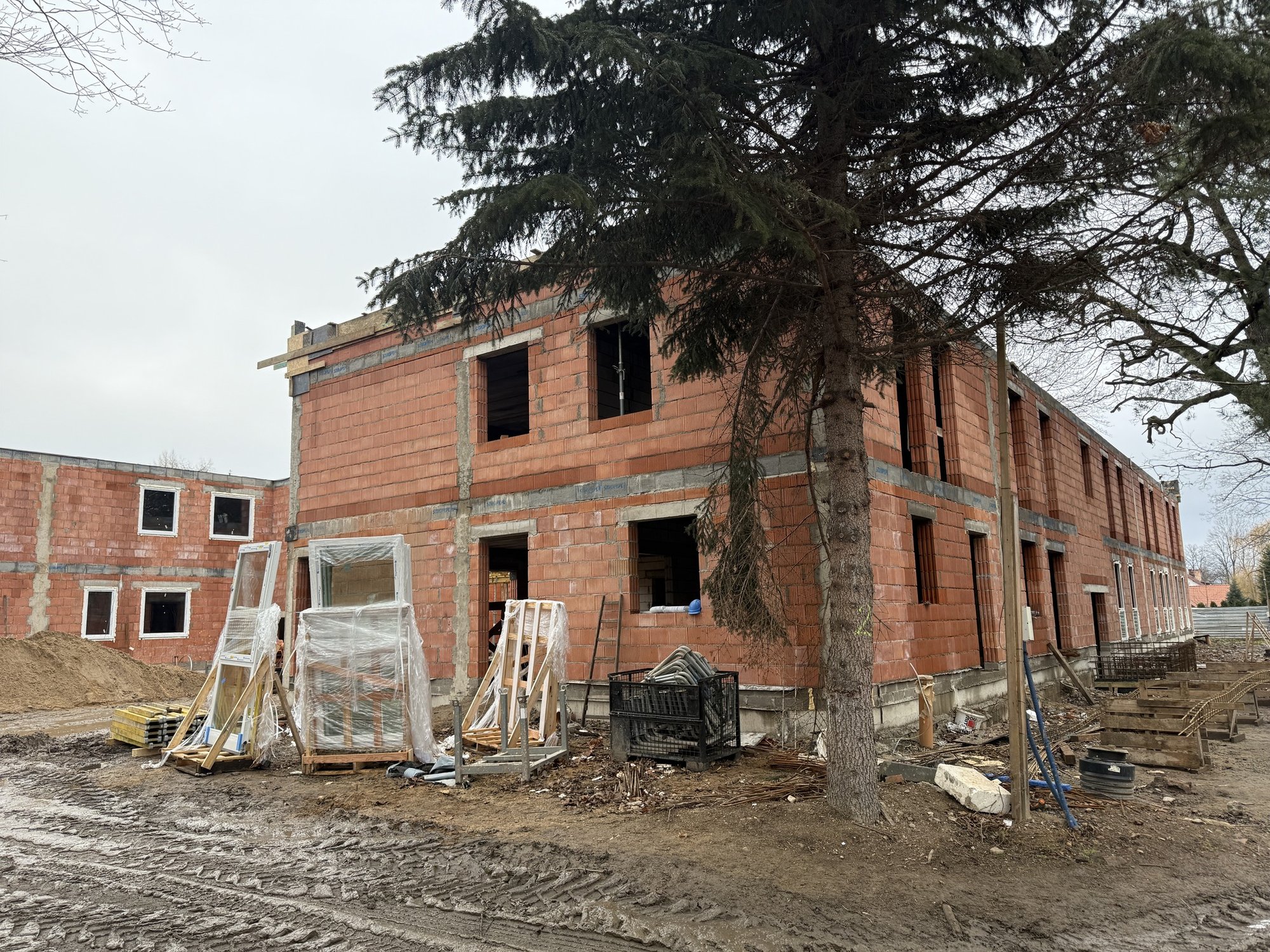 bya-bursa-zmienia-sie-w-centrum-dla-seniorow-130026