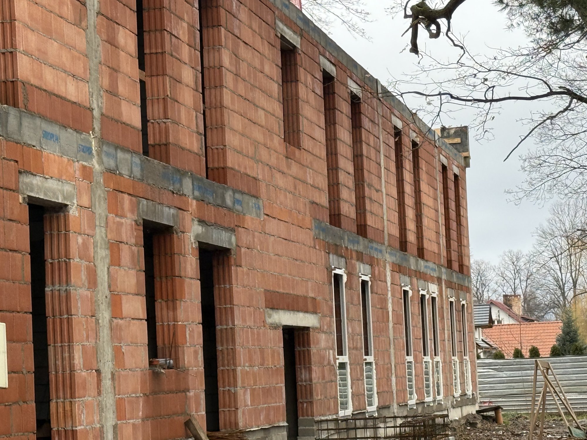 bya-bursa-zmienia-sie-w-centrum-dla-seniorow-130026