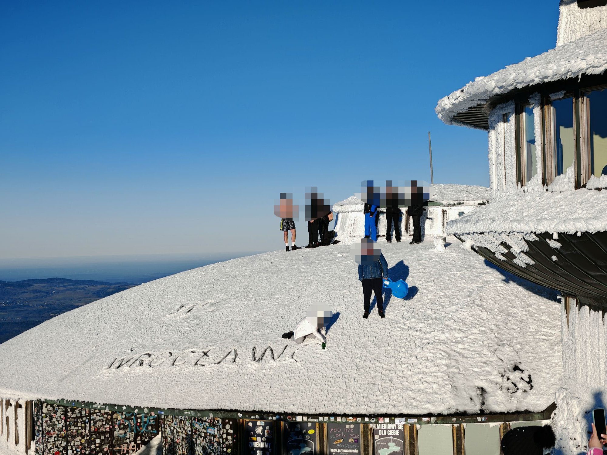 dach-sniezki-smiertelna-atrakcja-130034