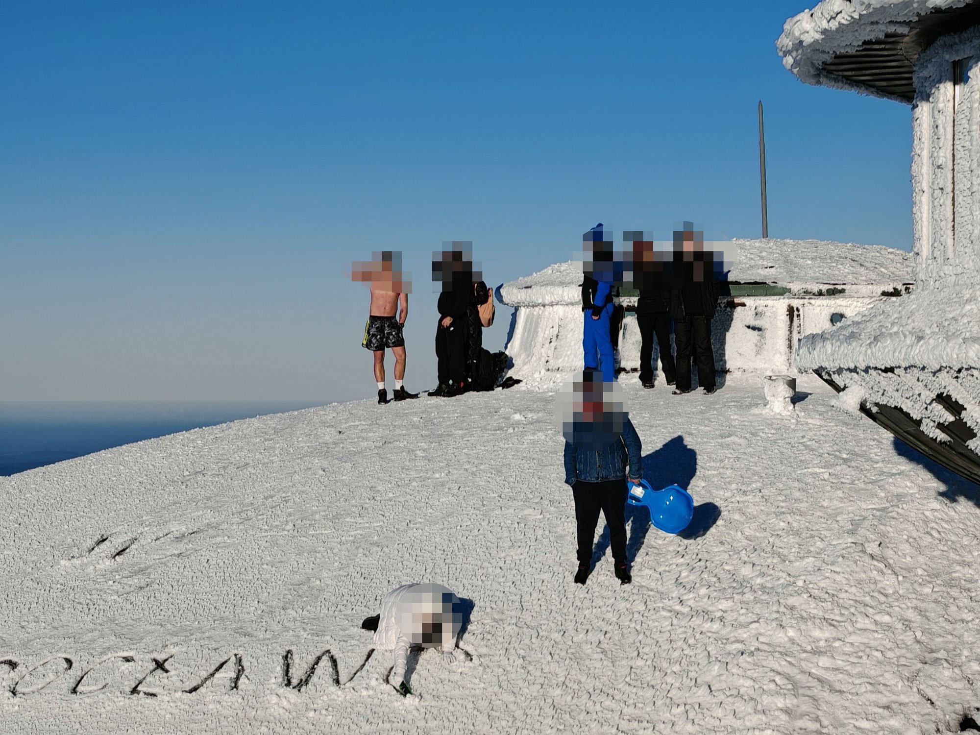 dach-sniezki-smiertelna-atrakcja-130034