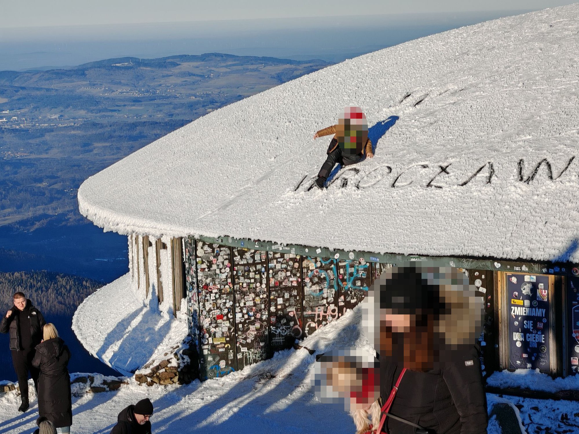 dach-sniezki-smiertelna-atrakcja-130034