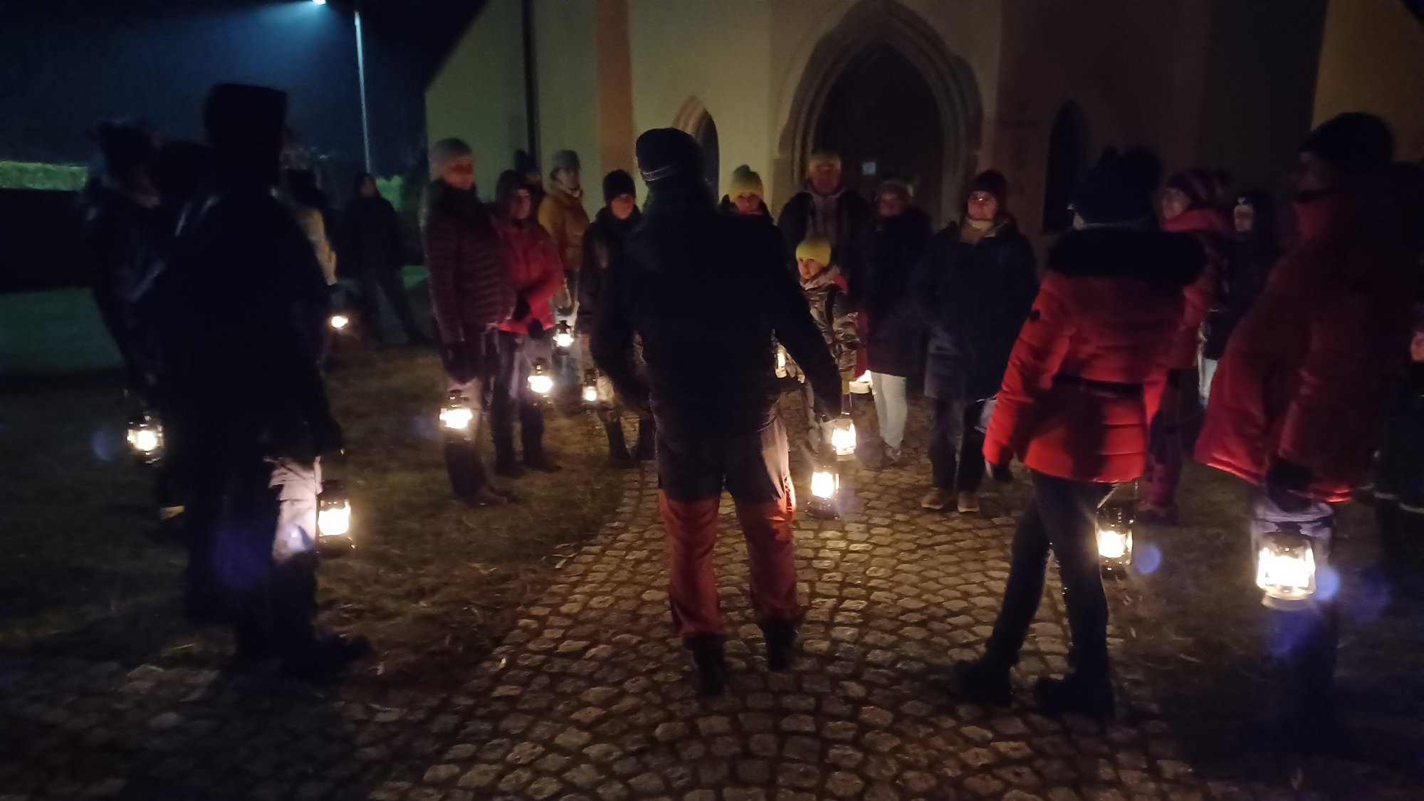 nocny-spacer-po-staniszowie-130035