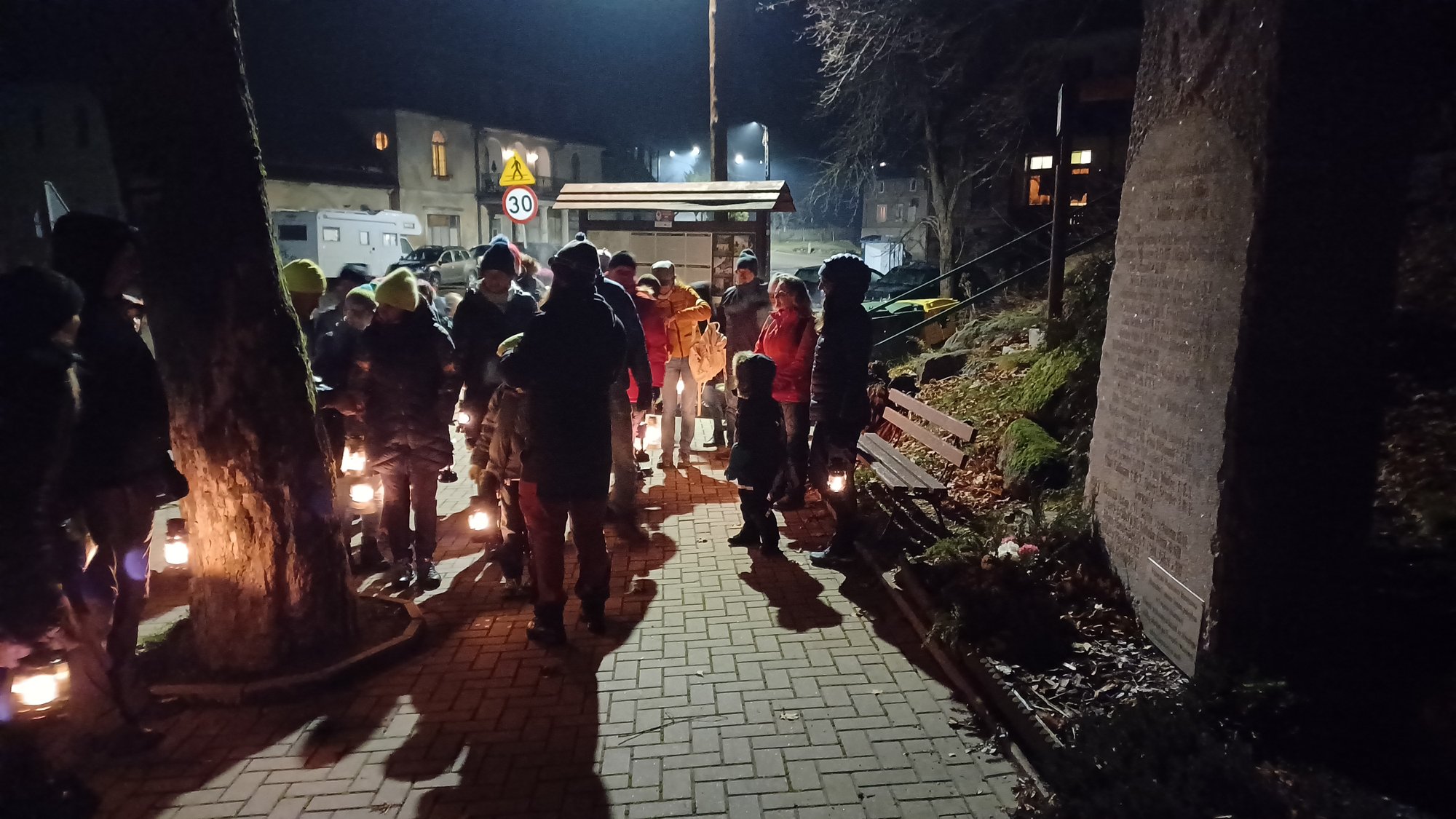 nocny-spacer-po-staniszowie-130035