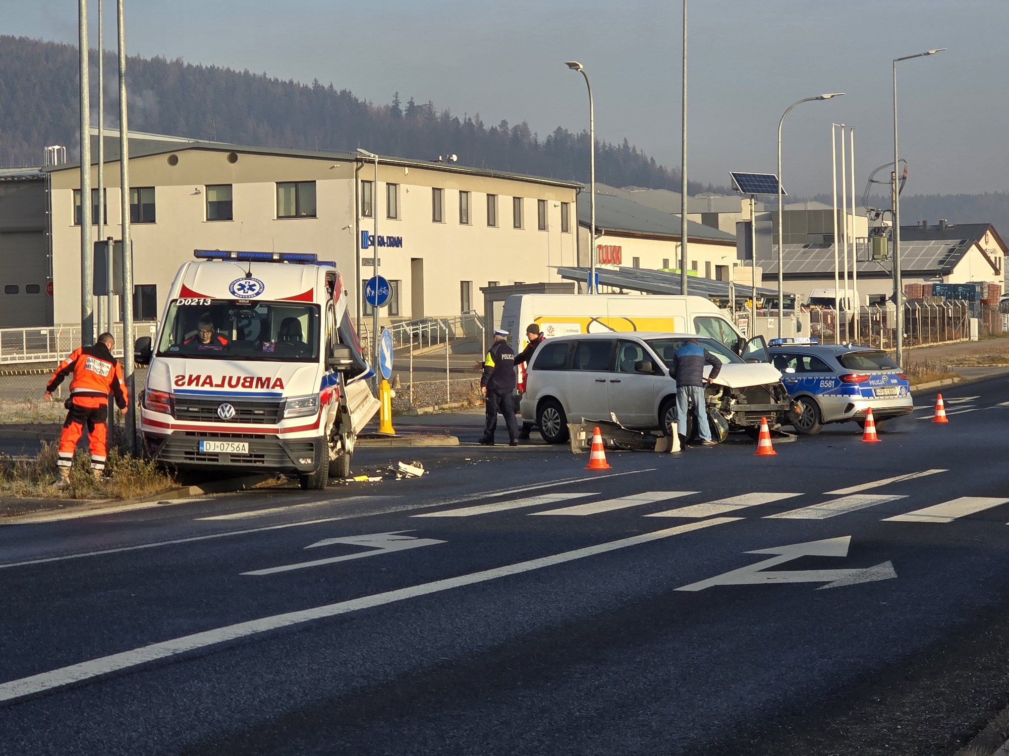 wypadek-karetki-w-jeleniej-gorze-130092