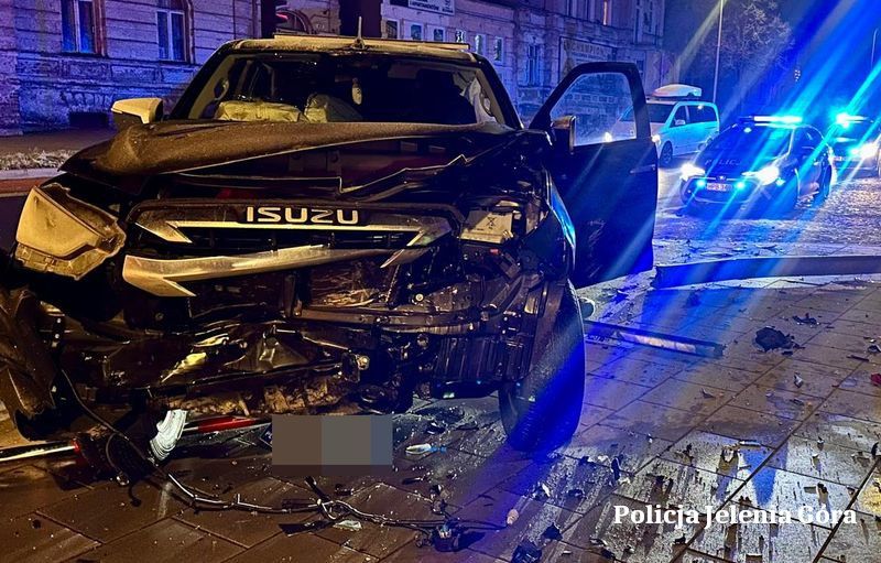 I co z tego, że kierowca Isuzu jechał prawidłowo? To w niego ktoś wjechał...
