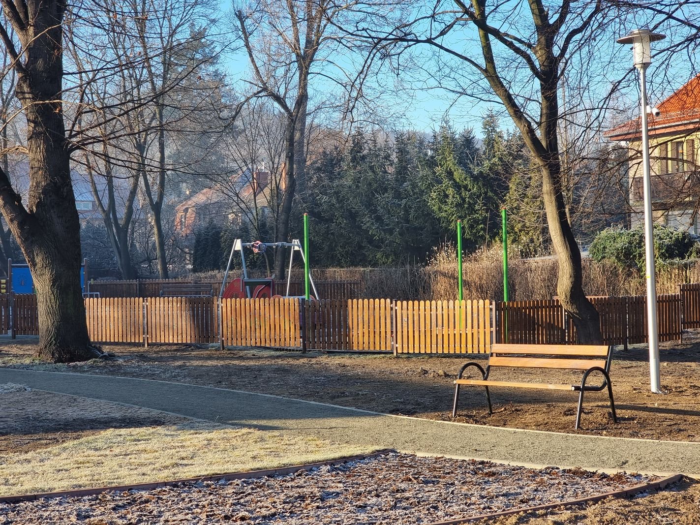 plac-zabaw-po-wielkiej-przebudowie-130115