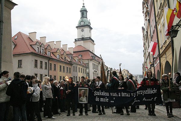Chwila skupienia i refleksji w czasie marszu.