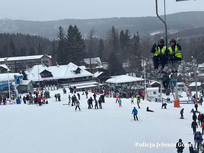 policjanci-na-nartach-130201