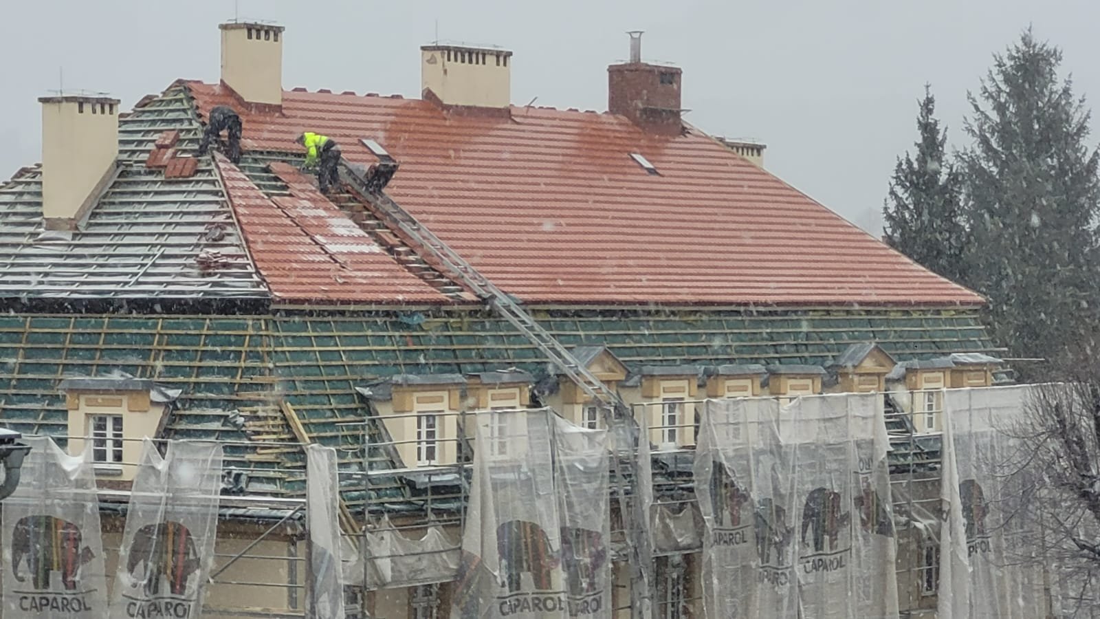 trwa-remont-dachu-jedynki-130240