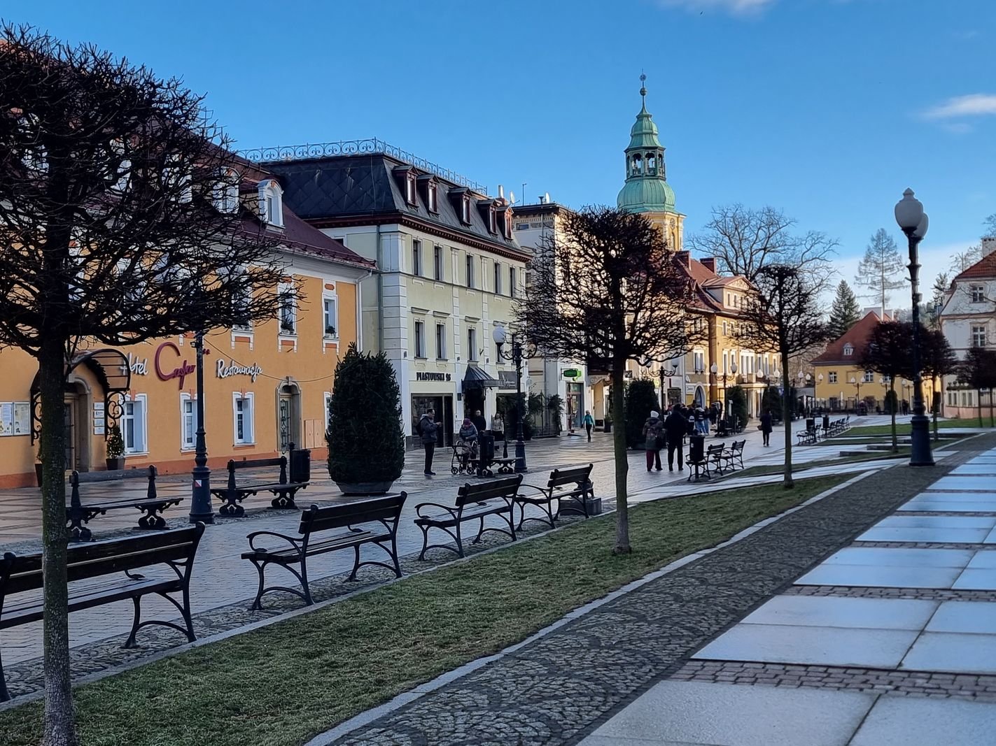 zazieleni-sie-plac-piastowski-130299