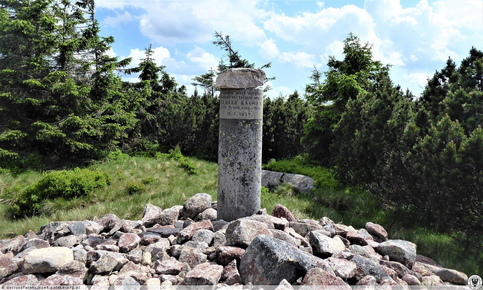 Obelisk W karkonoszach przypominający o miejscu śmierci. Fot. Dariusz Faranciszek/www.polska–org.pl