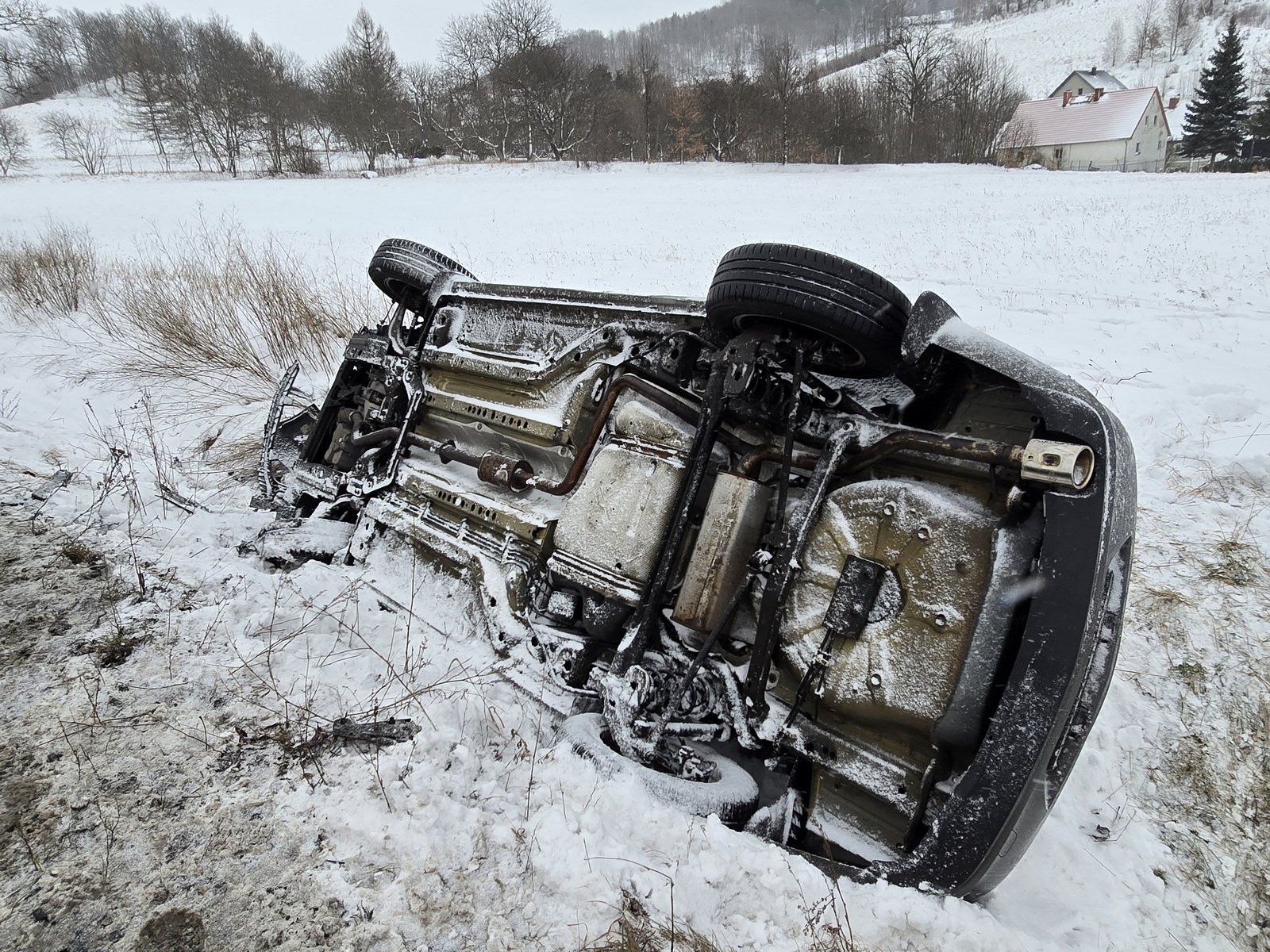cztery-osoby-ranne-w-wypadku-drogowym-w-radomierzu-130311