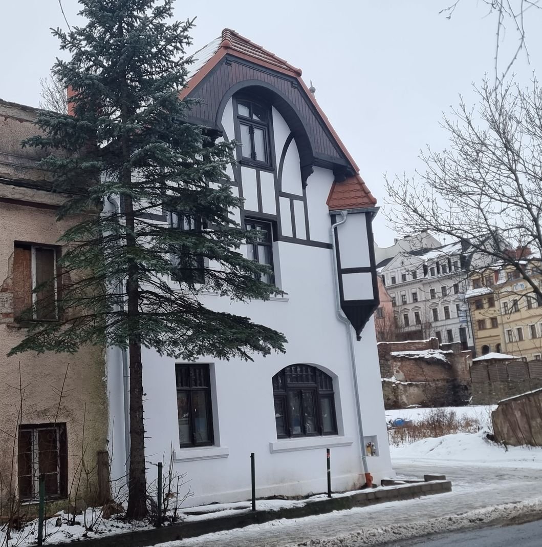 kolejny-budynek-podnosi-sie-z-ruin-130384
