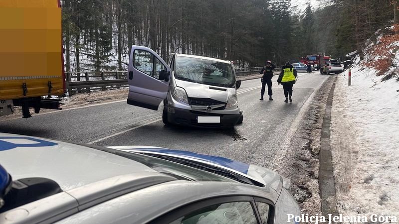 wypadek-na-drodze-do-szklarskiej-poreby-130423