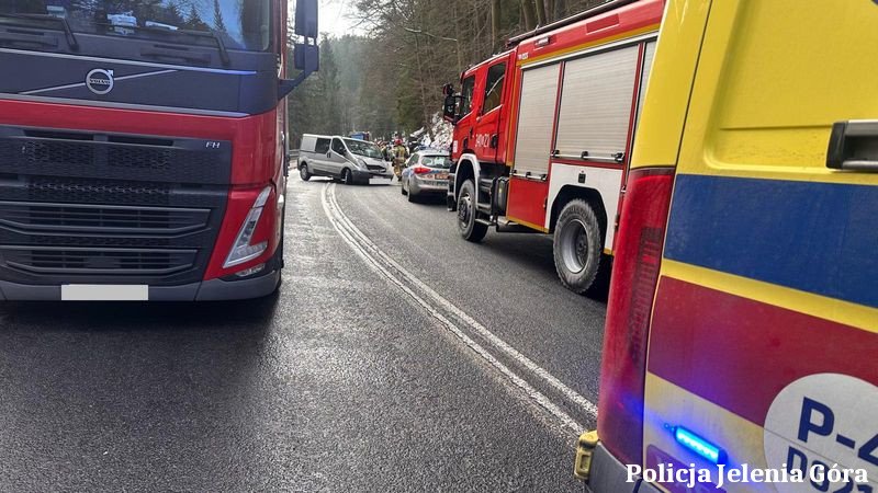 wypadek-na-drodze-do-szklarskiej-poreby-130423