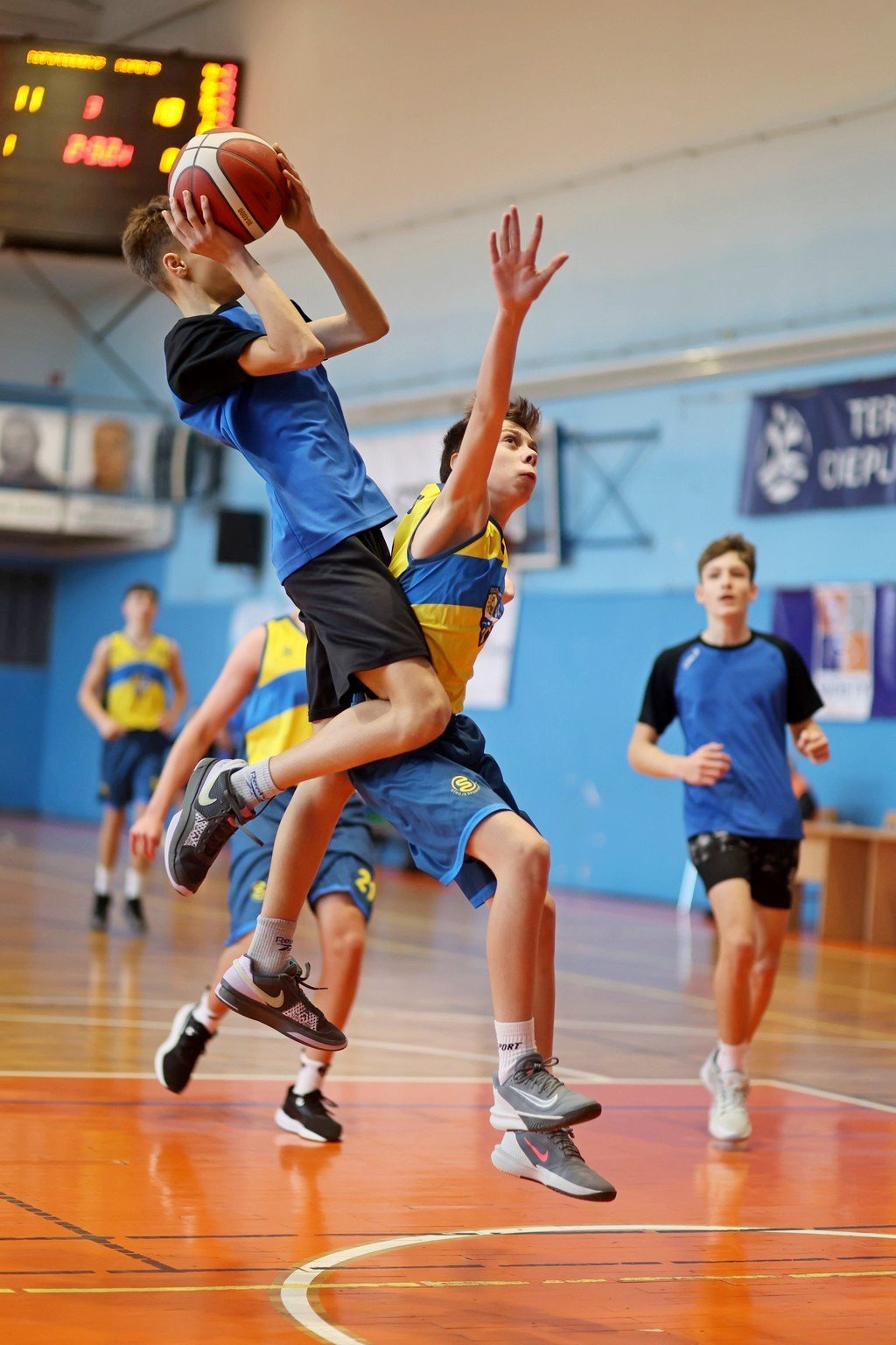 pokaz-siy-koszykarzy-sp-11-w-finale-strefowym-130533