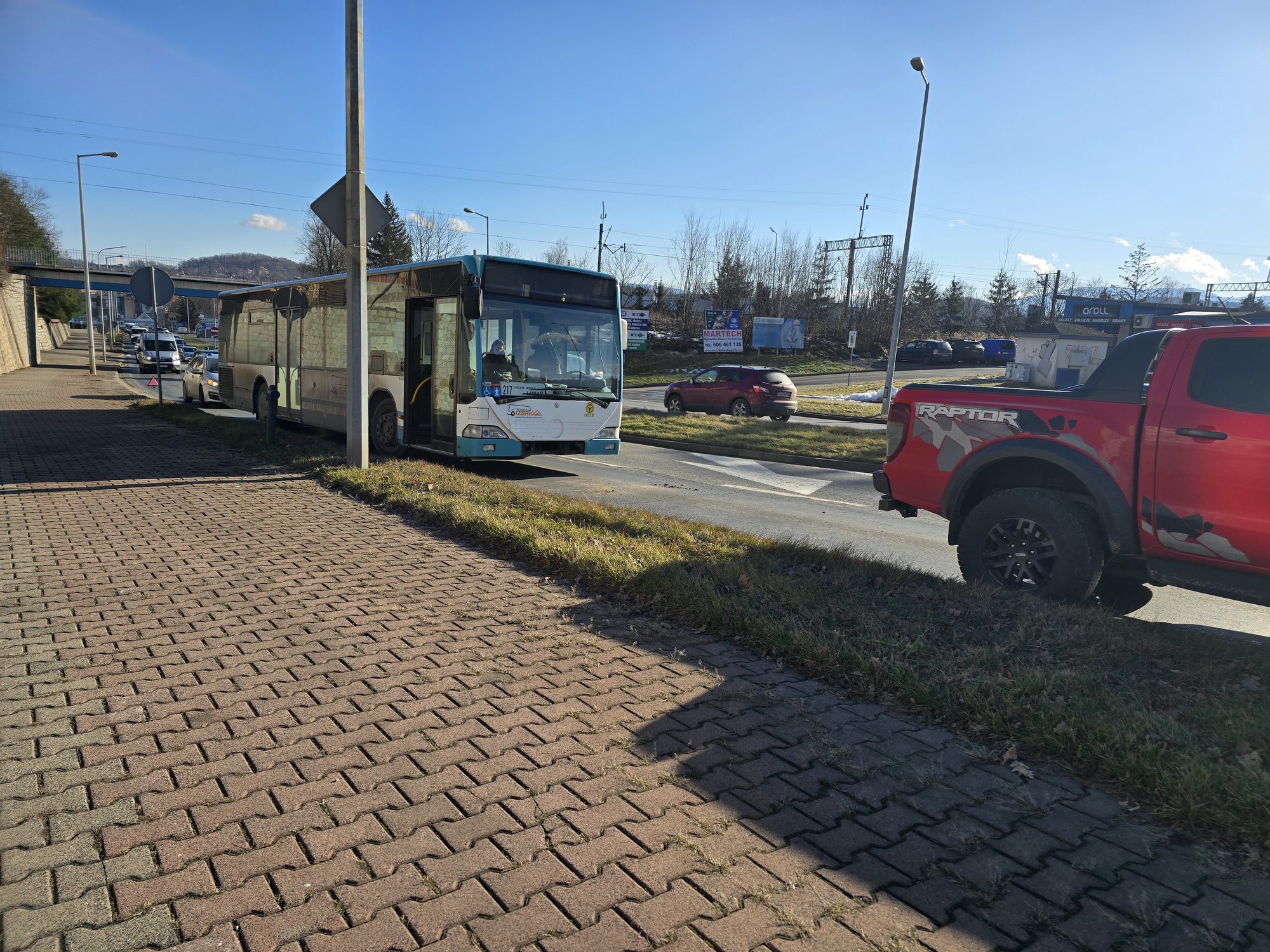 autobus-najecha-na-ty-raptora-130569