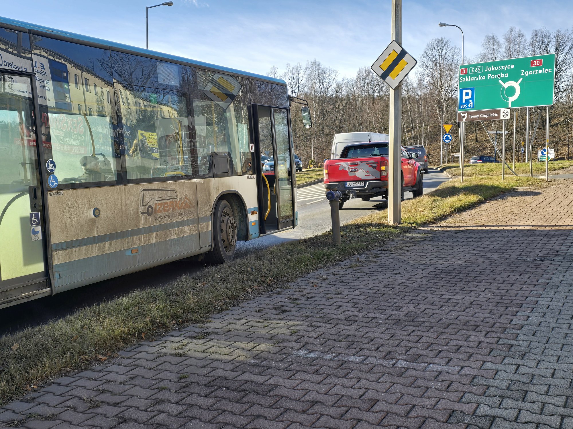 autobus-najecha-na-ty-raptora-130569