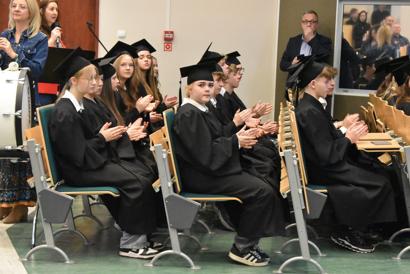 dyplomy-dla-absolwentow-uniwersytetu-liderow-130597