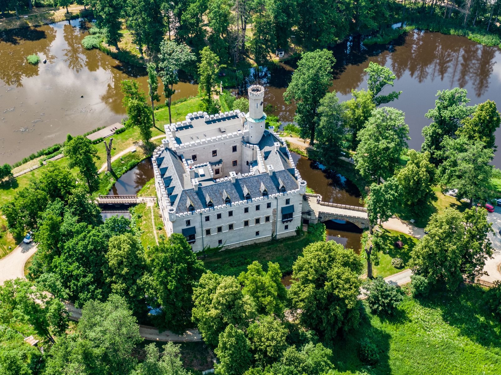 zamek-karpniki-od-warowni-po-hotel-130621