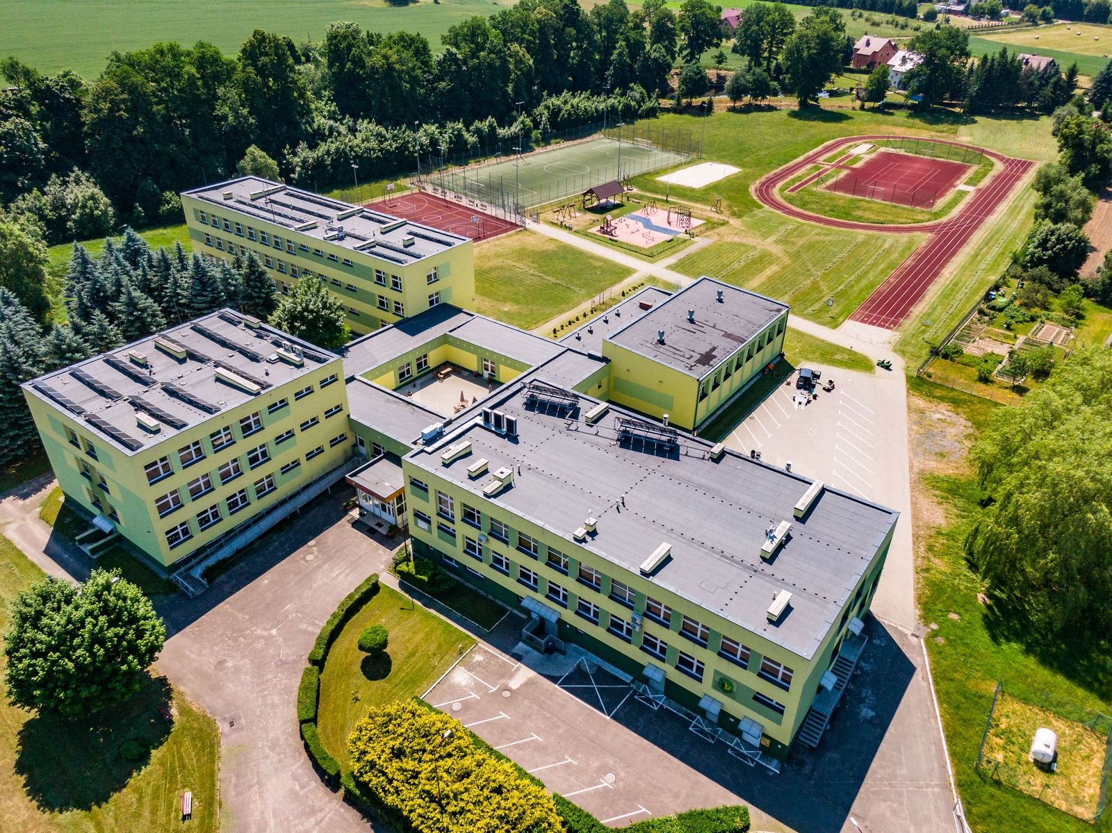 notariusze-pomogli-szkole-w-omnicy-130639