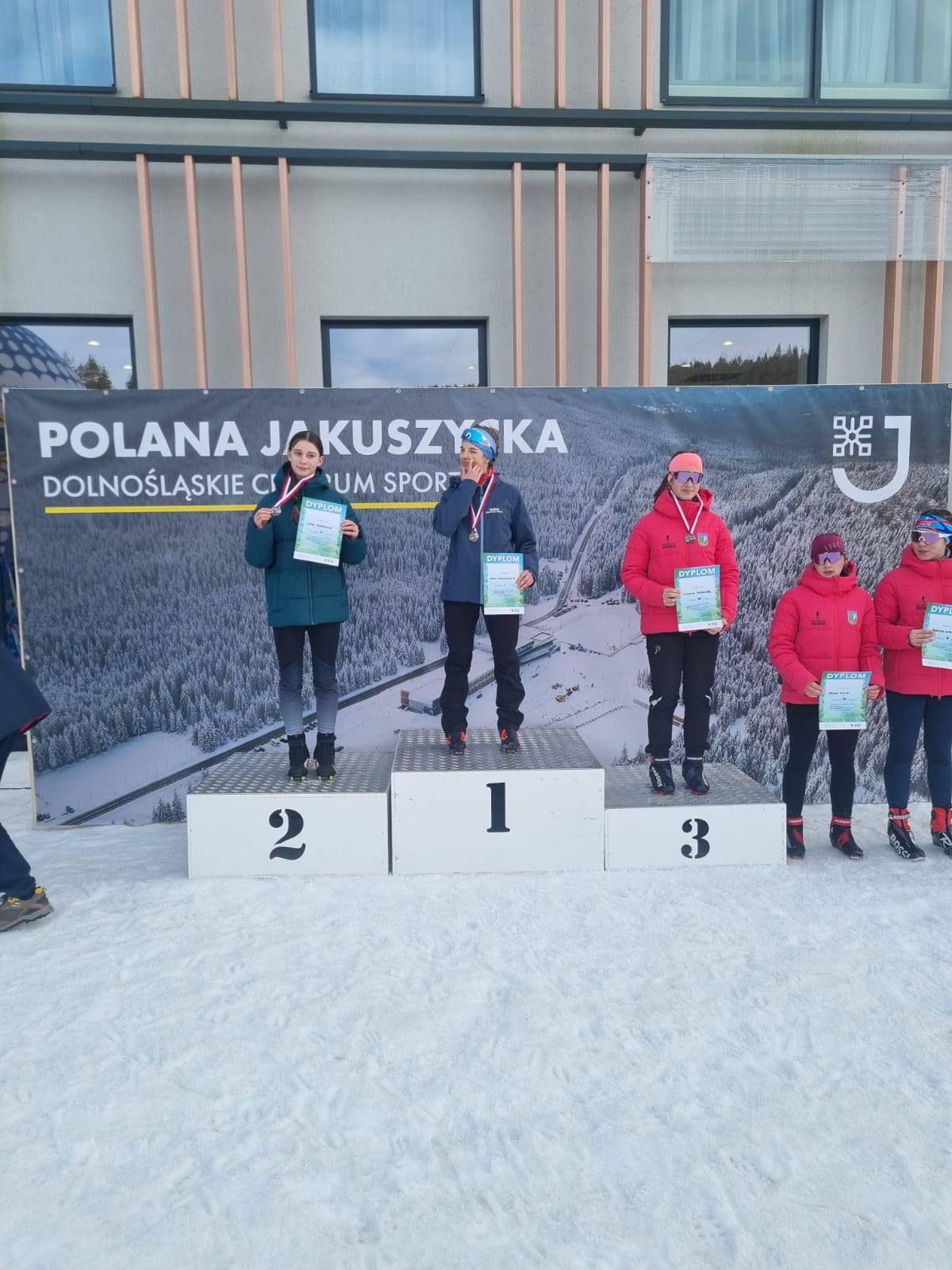 modzi-narciarze-biegowi-nie-zawiedli-stajac-na-podium-130705