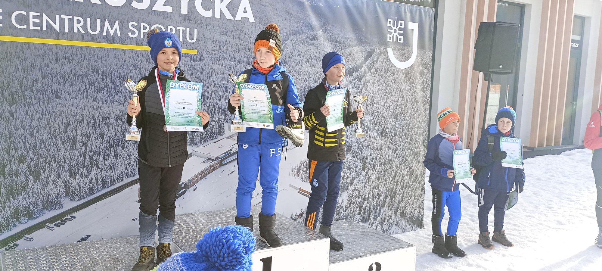 modzi-narciarze-biegowi-nie-zawiedli-stajac-na-podium-130705