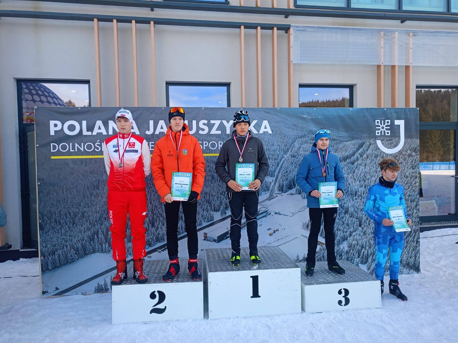 modzi-narciarze-biegowi-nie-zawiedli-stajac-na-podium-130705