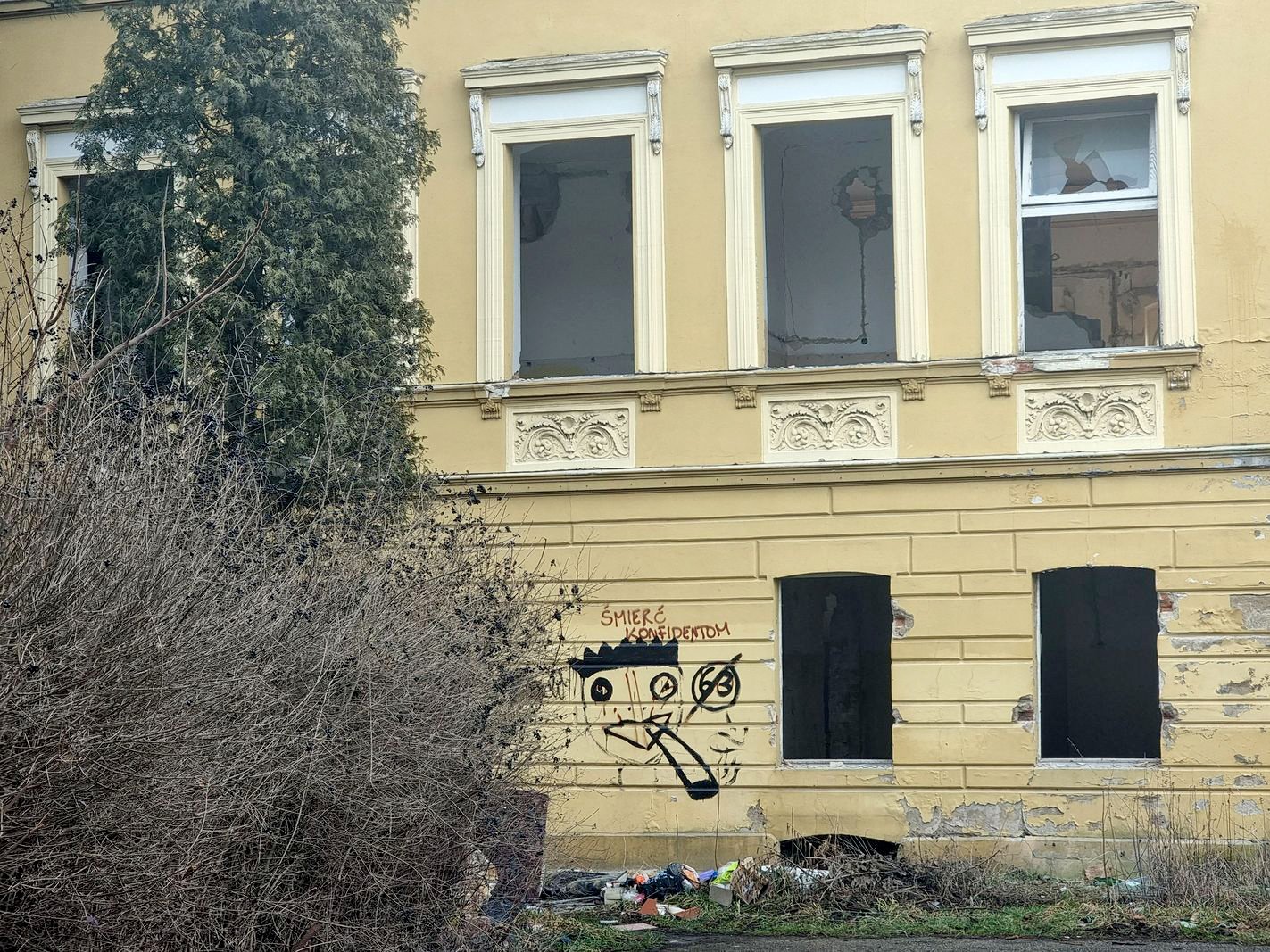 trwa-demolka-szkoy-w-sobieszowie-130720