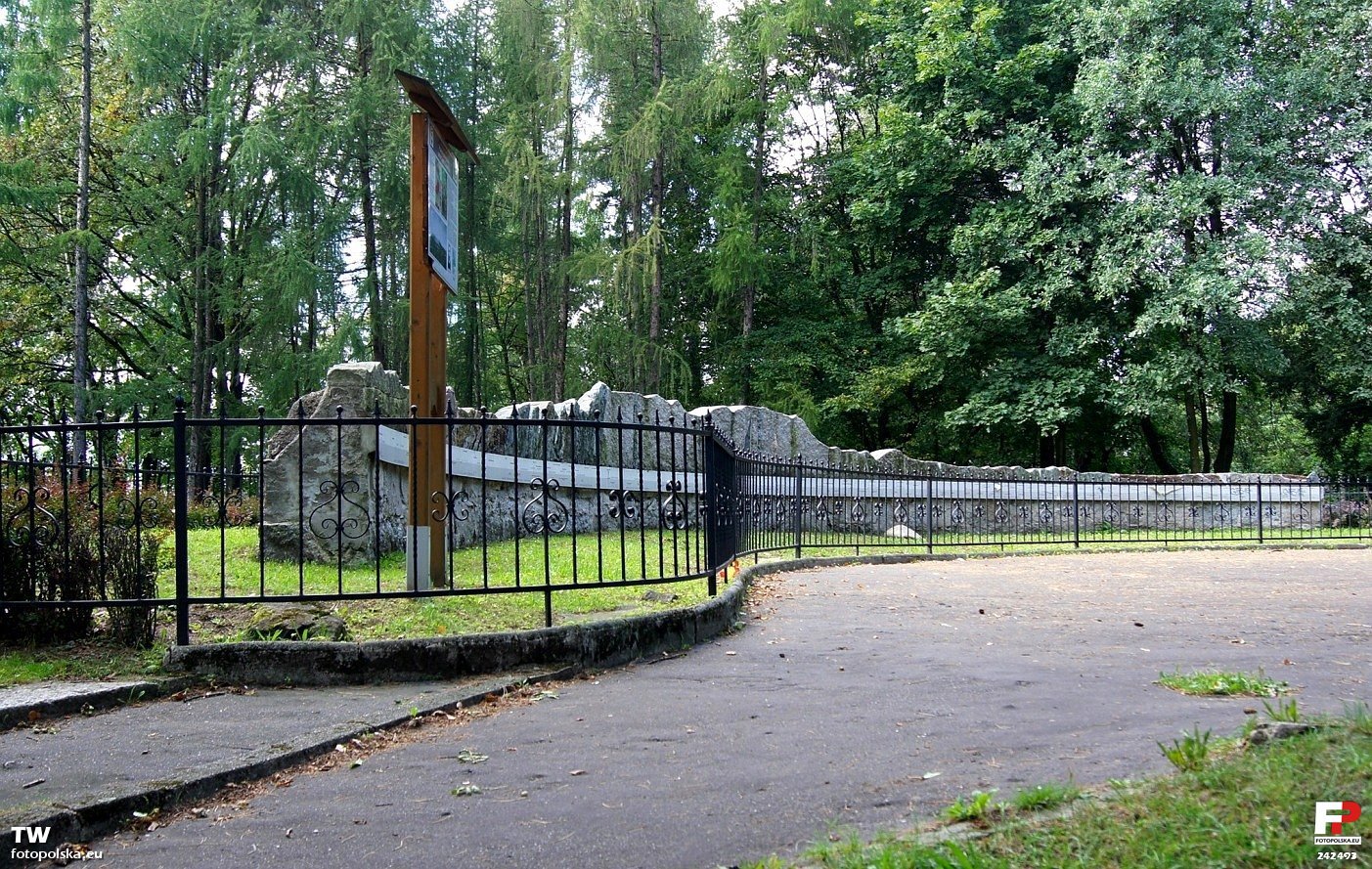 ludzi-wieszali-w-parku-na-wzgorzu-kosciuszki-130756