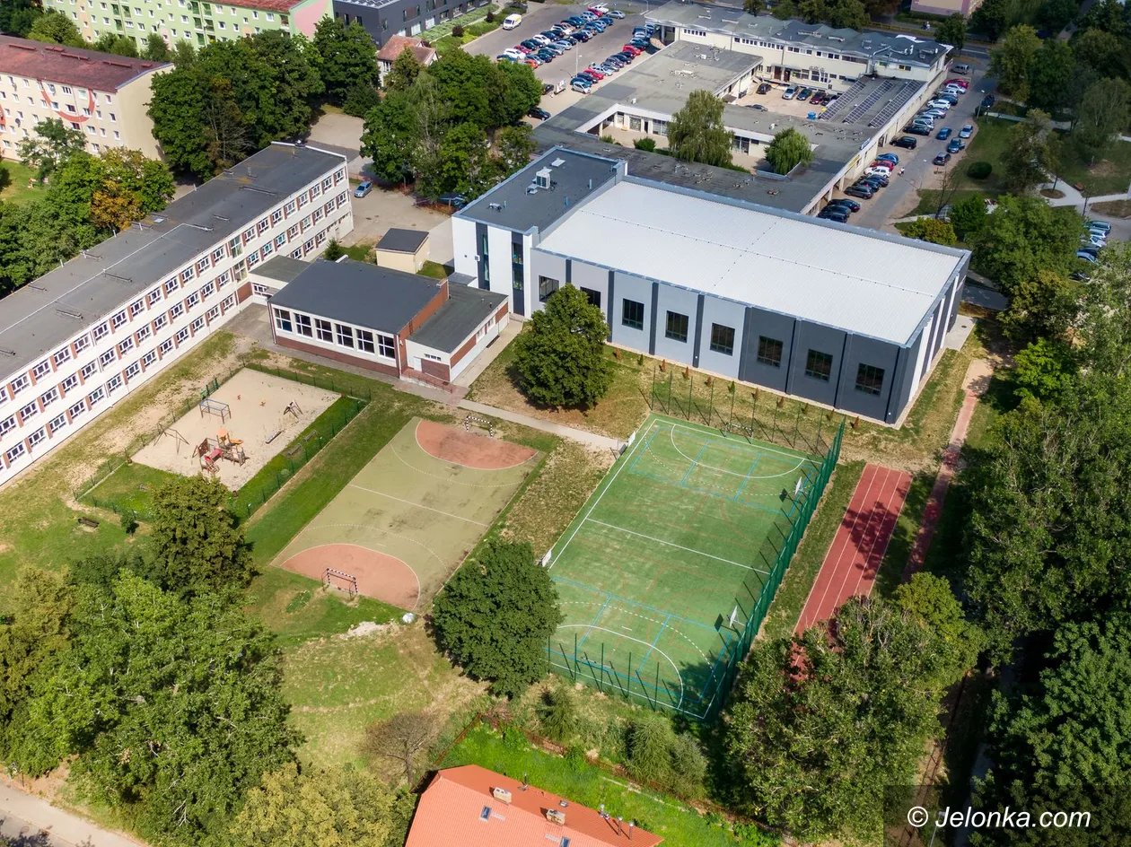 sporo-ofert-na-docieplenie-podstawowki-130922