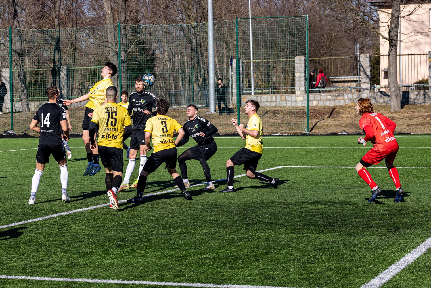 sparingowe-derby-pod-dyktando-biaoniebieskich-131194